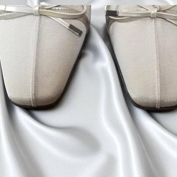 Stuart Weitzman  Stuart French Kitten Bell Heel Shoes – Size 4.5B - Picture 10 of 13